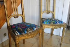chaise louis XVI doré tissu bleu pop art casal